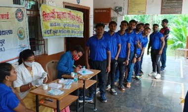 नेताजी सुभाष कालेज में एक दिवसीय बूस्टर डोज (टीका) शिविर कार्यक्रम आयोजित किया गया।