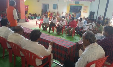 चेरिया नवा रायपुर में भाजपाइयों ने सुनी प्रधानमंत्री रेडियो कार्यक्रम मन की बात।