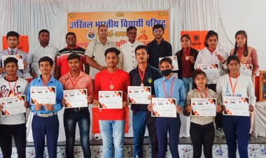 एबीवीपी अभनपुर इकाई द्वारा प्रतिभावान छात्र छात्राओ का किया गया सम्मान