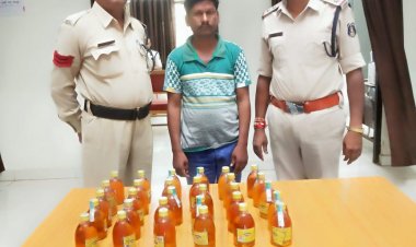 उपरवारा में अवैध शराब परिवहन करते युवक गिरफ्तार।