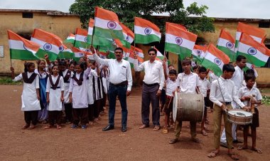 खोरपा में तिरंगा रैली निकाली गईं ।