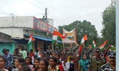 थनौद में 211 बटालियन द्वारा  तिरंगा रैली निकाली गई।