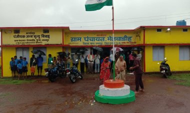 भेलवाडीह में लहराया तिरंगा।