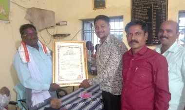 सुंदरकेरा में  पटवारी एवम  पशु चिकित्सक को सम्मानित कर विदाई दी गई।