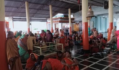 चंडी मंदिर प्रांगण में कमरछठ पर्व धूमधाम से मनाया गया।