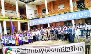 चिन्मय बिल्डर्स में प्रशिक्षण ले रहे हैं विद्यार्थियों को साइबर क्राइम के प्रति जागरूक किया गया।