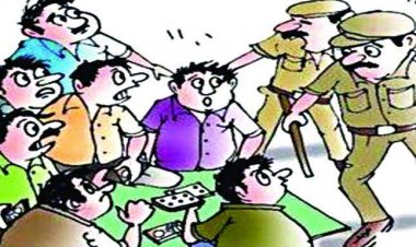 अभनपुर के सार्वजनिक स्थान पर जुआ खेलते चार युवक गिरफ्तार