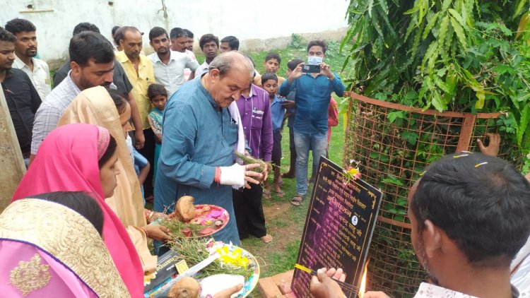 ग्राम बिरोदा में विधायक धनेन्द्र साहू द्वारा 123.90 लाख रूपये की विकास कार्यों का भूमिपूजन किया गया।