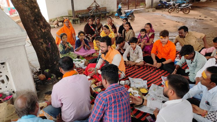 नवघोष युवा संगठन द्वारा दुग्धाभिषेक किया गया।