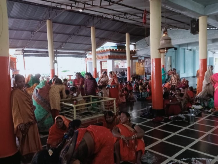 चंडी मंदिर प्रांगण में कमरछठ पर्व धूमधाम से मनाया गया।