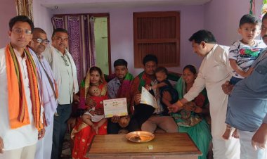 परसदा में कन्या पूजा कर माता पिता को किया गया सम्मानित।