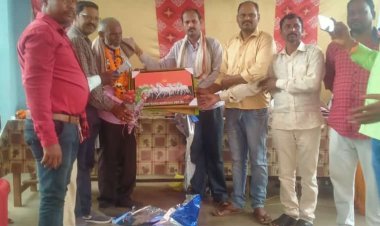 सेवानिवृत्त शिक्षक कुरैशी को सम्मानपूर्वक दी गई विदाई।