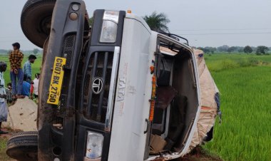 संकरी में मेटाडोर पलटी, 15 लोग घायल