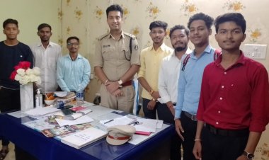 अभाविप कार्यकर्ताओं ने नवपदस्थ अभनपुर थाना प्रभारी से की मुलाकात।