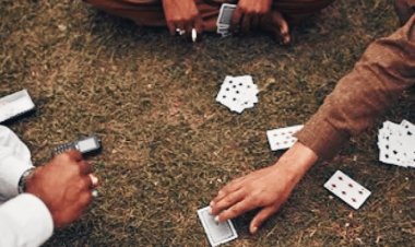 सारखी में जुआ खेलते 4 लोग गिरफ्तार।।