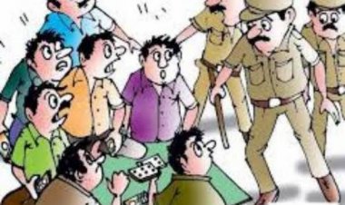 कोलर में सार्वजनिक जगह ताश पत्ती खेलते 5 लोग गिरफ्तार
