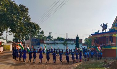 बिरोदा स्कूल में मानव श्रृंखला बनाकर दिया गया एकता का संदेश।