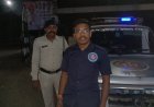 डायल 112 टीम की मदद से जाम में फंसी एंबुलेंस को निकाला गया।