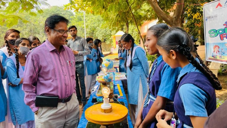 अभनपुर के कन्या विद्यालय में  साइंस फ़ेयर का आयोजन हुआ संपन्न