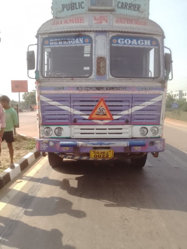 अभनपुर मोनफोर्ट स्कुल झांकी के पास ट्रक ने मारी बाइक सवार को ठोकर , वृद्ध ने तोड़ा दम