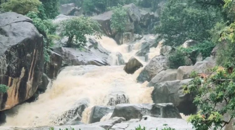 मातम में बदली खुशियां : वाटरफॉल में रायपुर के युवक की मौत, पैर फिसलने से हुआ हादसा, दोस्तों के साथ आया था घूमने