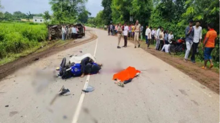 डोंगरगढ़ में हादसा : पिकअप और बाइक में टक्कर, मां बम्लेश्वरी के दर्शन कर लौट रहे 2 युवकों की मौत