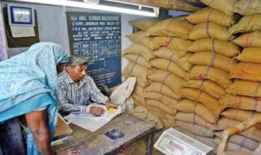 राशन वितरण में गड़बड़ी पर प्रशासन की बड़ी कार्रवाई, दो दुकानों का संचालन समाप्त, एक पर अर्थदंड